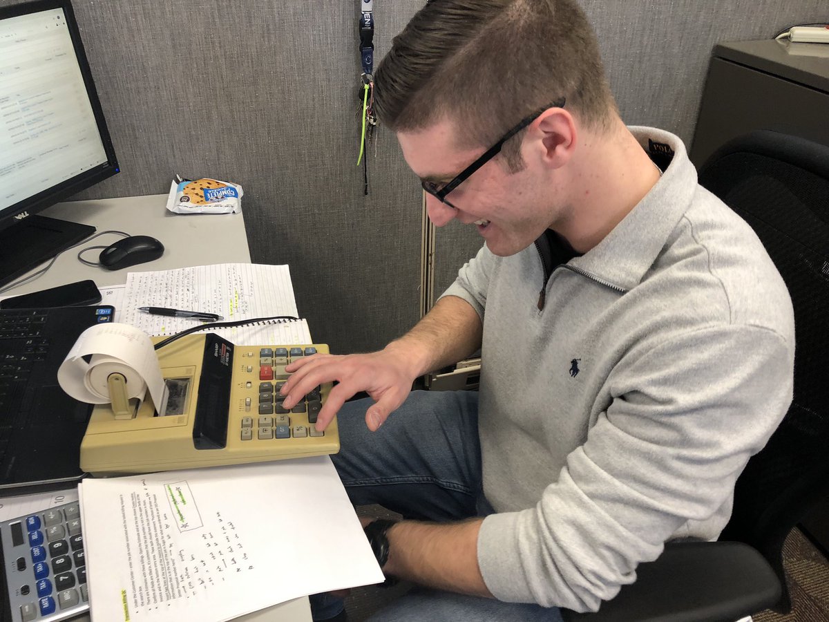 DES_Electronic's tweet image. When you gift your 23-year-old accounting intern a @Sharp_Business electronic #printingcalculator that’s most likely older than him...  🧮🧐🤣 #fbf #vintage #antique #springcleaning #electroniccalculator #dagostinoelectronic