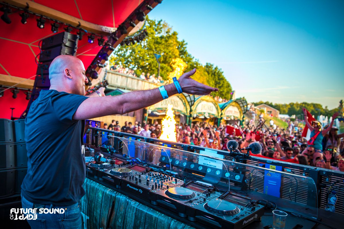 alyandfila's tweet photo. When we premiered #ItsAllAboutTheMelody at #FSOETML last year ๐ Stream / DL now: https://t.co/OSpvDvVsJM https://t.co/ZnPY7GzOTE