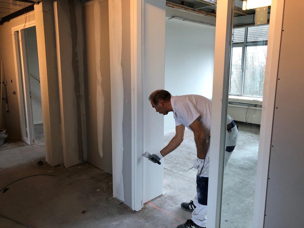 Binnenwerk President Kennedylaan 15 te Den Haag in volle gang.