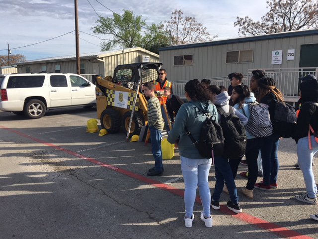 mica_peggy's tweet photo. Thanks to our partners at Ranger Excavating and the Covalent Foundation for coming to speak to @cdfulkes students about construction careers!  @sfloresRRISD @SheriVBonds @RRFutureReady @RoundRockISD @RRCoC https://t.co/8EbID72B23