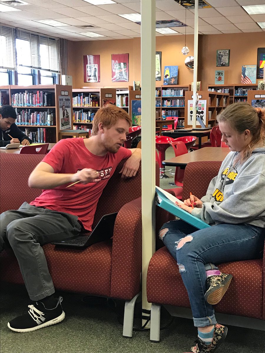 HeyMrsS's tweet photo. When you come to ⁦@SimonsenLibrary⁩ and a teacher who you do not have helps you understand a subject that is not his content area on his plan. #differencemaker #si9gc ⁦@mdgraham7⁩ https://t.co/1eLy8zYXW7