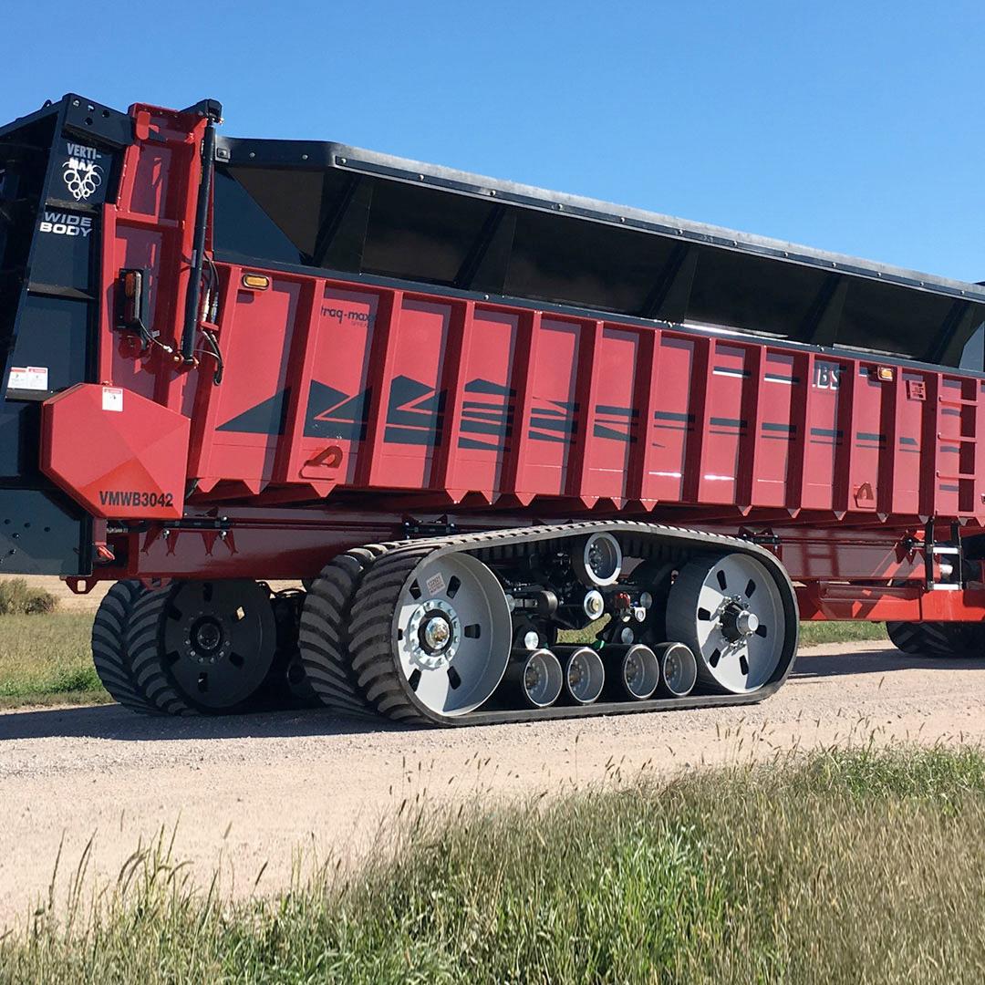 HorizonAgri's tweet image. Reduce soil compaction with our Intelligent Multi-Use Track System (IMTS)
Results from our field trials &amp;amp; results have shown us that tracks can offer a very attractive return on investment. 
See more about IMTS at slyagri.com/chenille-imts2/
#SoilCompaction #SoilProtection #Agronomy