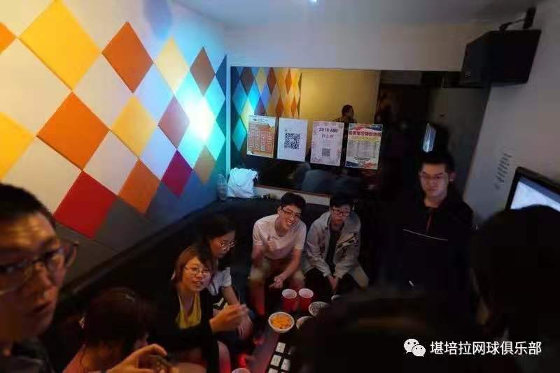 Karaoke party for university students for the new semester.