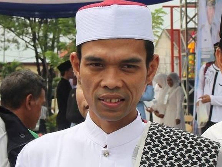 Ruben34684065's tweet photo. "Betapa manis akan senyum beliau kan? Mari, tidak menebar hoax dan narasi yang tidak ada kebenarannya. Aa gym, gus romy, dan UAS adalah ulama." @MRomahurmuziy @arsul_sani 
#ppp
#partaipersatuanpembangunan
#bergerakbersamarakyat
#backtoppp
#revolusikaummuda
#pppjaya
#love https://t.co/WoT4JVvxHN