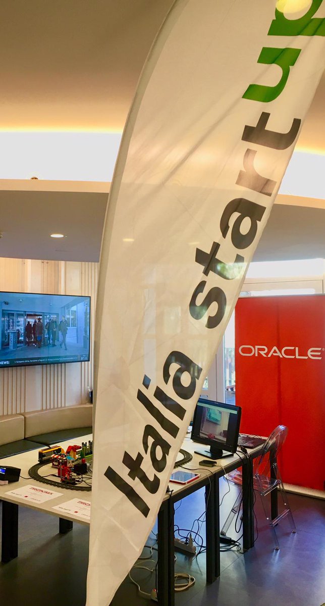 INNOVUPnet's tweet photo. 🚀 Oggi seconda giornata a tema #smartcity in @CopernicoWork alla scoperta di #Proxima, la città del futuro progettata da @Oracle . Un pomeriggio di workshop insieme @milanosmartcit, le startup di @FabriQMi, @macingoIT e @argovision.

#MilanoDigitalWeek #italiastartup https://t.co/wx1KF0Kdud