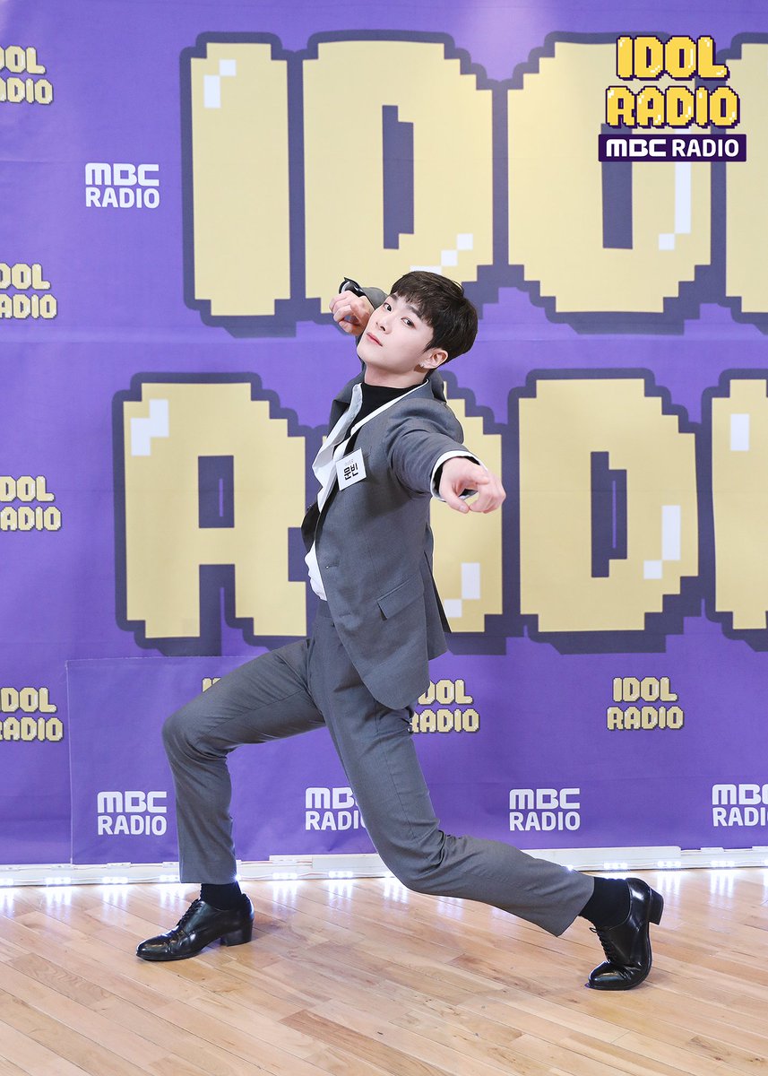 idolradiokorea's tweet photo. #아이돌라디오 앨범 20190315] 

ep164. 들장미소년🌹 with 문빈, 영훈, 에릭

#IDOLRADIO #아스트로 #ASTRO #문빈 https://t.co/0dS3BC9L46