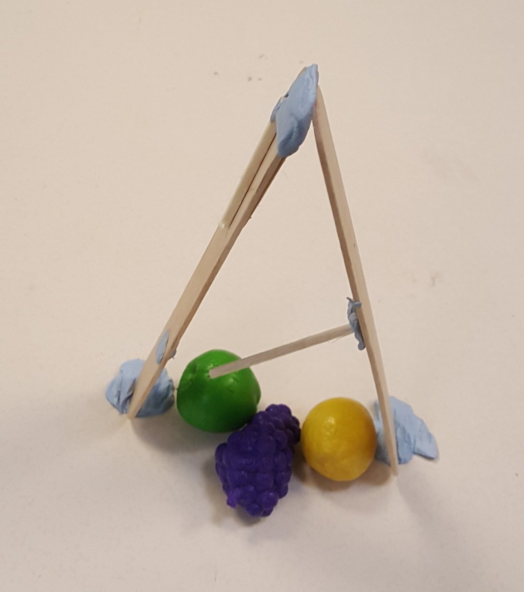 CharnwoodAcad's tweet photo. Year 2 have been saving that fruit again. Today they designed cages for the fruit and (animal friendly) traps to help Handa out. No animals were harmed in the process! #helpHanda #curiosityweek #britishscienceweek https://t.co/Na6giqtBV8