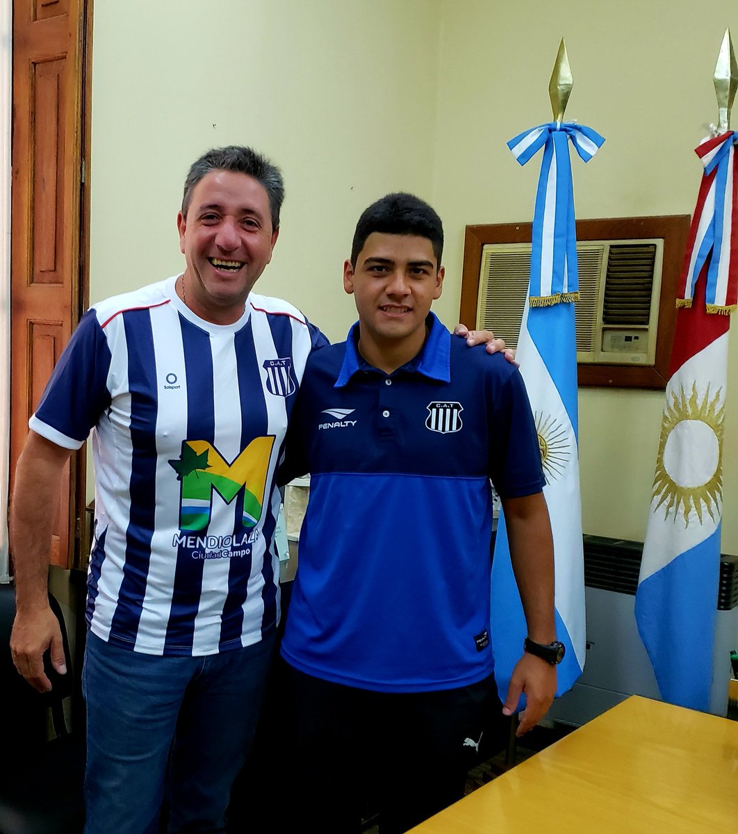 danielsalibi's tweet photo. Qué linda #Camiseta de Regalo con el Logo de la #Ciudad que me trajo mi #Amigo #MauroAllende Coordinador de la Escuelita Oficial Integral #Talleres #Mendiolaza que funciona en el Complejo #Arapy de Nuestra #Ciudad
@CATalleresdecba
#SimplementeTalleres https://t.co/xasJcESyJV