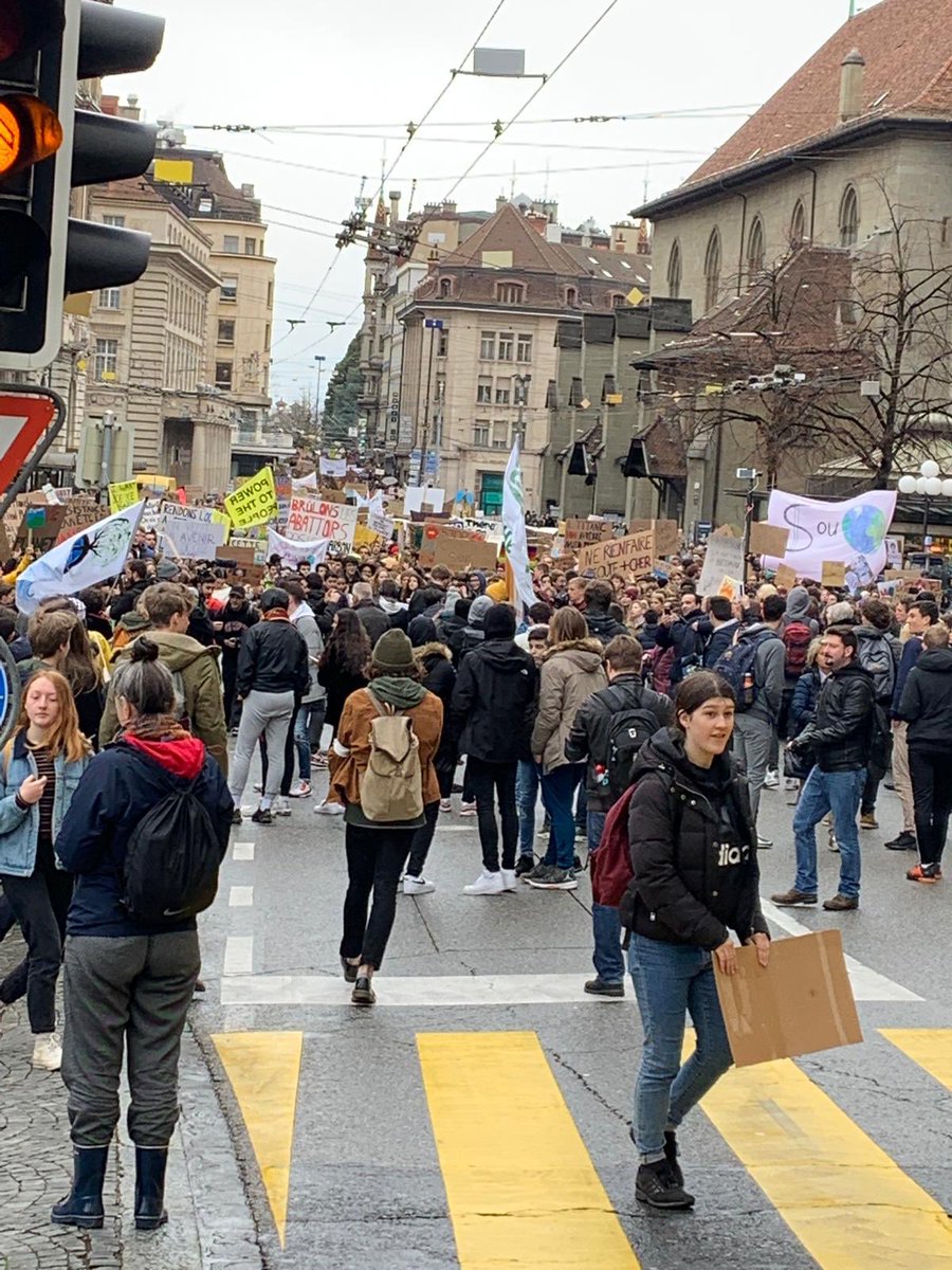 PowerPresenceCH's tweet photo. Ma fille couvre l'événement #ClimateStrike et vous, que faites-vous pour le climat ? @communelausanne https://t.co/zQDW3Tvco2