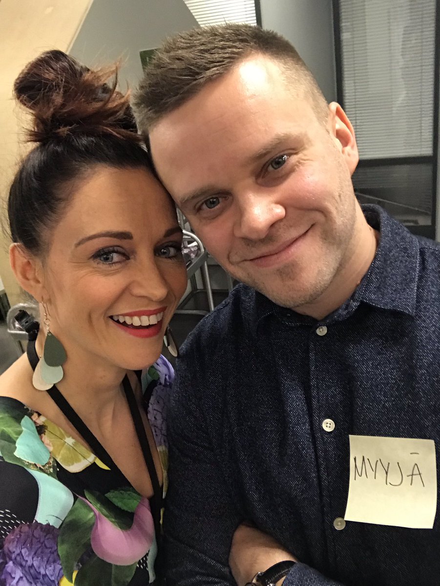 PiaHautamaki's tweet image. Kiitos ihana @MDJordanov sun #huumorista ja puheenvuorosta tänään @SalesDayTAMK 🤩

Supermahtava #datadrivensales&apos;opintojakso alkamassa yhteistyössä w/ @vainuio 🙏

Kiitos kun tehdään yhdessä 🔥

@TampereUni @y_kampus