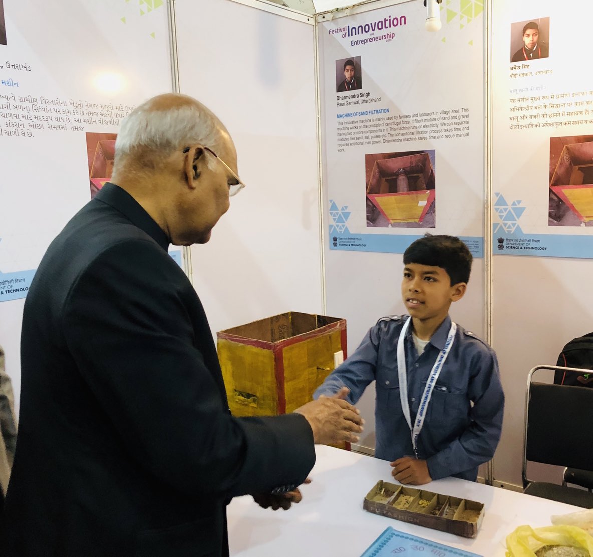 rashtrapatibhvn's tweet photo. Delighted to interact with young innovators at the Festival of Innovation and Entrepreneurship in Gandhinagar, Gujarat. An innovation culture can be a catalyst to help us reach our goals as a nation. My best wishes to these bright kids for their future endeavours #PresidentKovind https://t.co/E42FQ46F2N