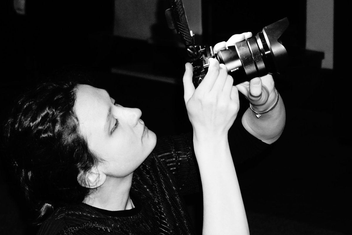 Constanze.

Redakteurin bei <a href="/NIGHTBABYat/">NIGHT BABY</a>.
 
Ist eine Verfechterin der (musikalischen) Offenheit und spricht sich für die Aufhebung von Genre-Grenzen aus.
Definiert sich über ihre zu kritische Ausstrahlung.
Fordert einen Zusammenschluss aller Kunstschaffenden.

BEFRUCHTET EUCH!!!