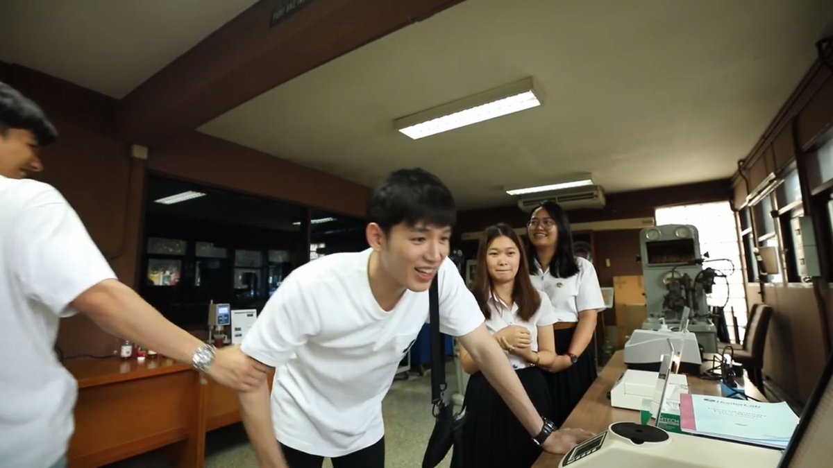 ชอบในความพยายามถกเถียงเพื่อหาข้อเท็จจริงมาก เป็นคุณสมบัติของนักวิทยาศาสตร์โดยแท้ 555 #กราบในความพยายามยกขาขึ้น พ่อชนะ 1 ยกแล้วพ่อ #กินกันกับเตนิว  #สีฟ้าจ้าไม่ใช่สียีนส์ เคลียร์แล้วเนอะ สบายใจแล้วนะ จะได้ไม่ต้องเถียงกันจนเลยจุดหมายปลากทางอีก https://t.co/Kj8mLHge1n