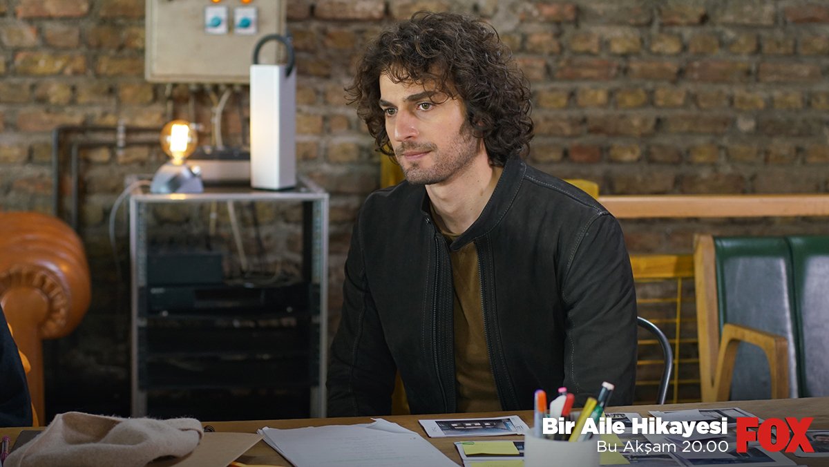 Berk hayallerinin peşinden gidip gofret güzeli olmaya veda edebilecek mi? #BirAileHikayesi yeni bölümüyle bu akşam 20.00'de FOX'ta! fox.com.tr/Bir-Aile-Hikay…