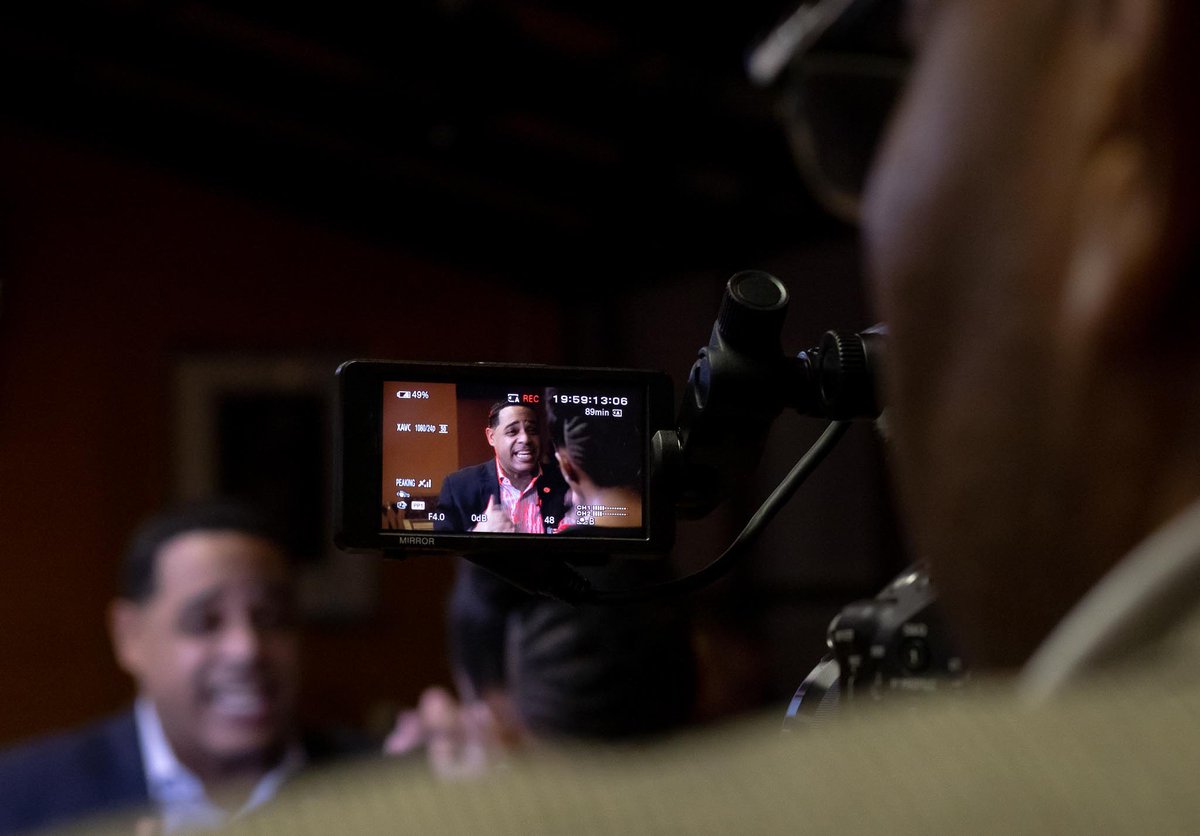 DotheMathTv's tweet image. We do this! Producer Warren @firstworkmedia making sure we clearly get Dr. Wesley's message.
#firstwork #firstworkmedia #studiolife #setlife #shooter #productionlife #ontheset