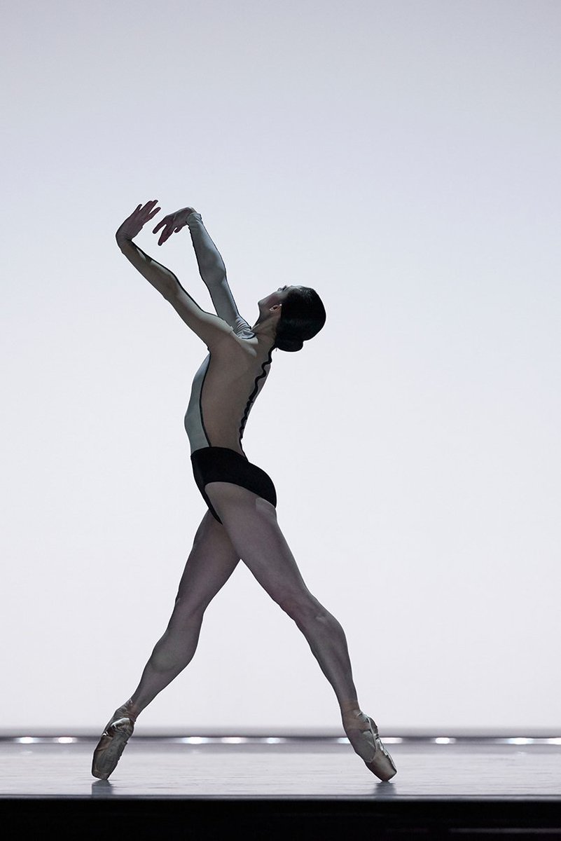 Sadlers_Wells's tweet photo. "I'm working with the ideas of opposition, the architecture and the humanity or the light and the dark." 

Ballet technique is pushed to its limits in David Dawson’s Anima Animus for @sfballet.

https://t.co/sLlcwmApgk https://t.co/rfMYlRDjjO