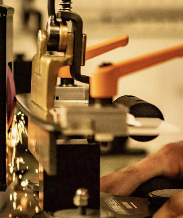 customedgenl's tweet photo. Properly profiled skates is just as important as properly sharpened skates. These two items go hand and hand. Here we are profiling a couple sets of steel for a customer! #skatesharpening #skateprofiling https://t.co/EAIENGeYWl