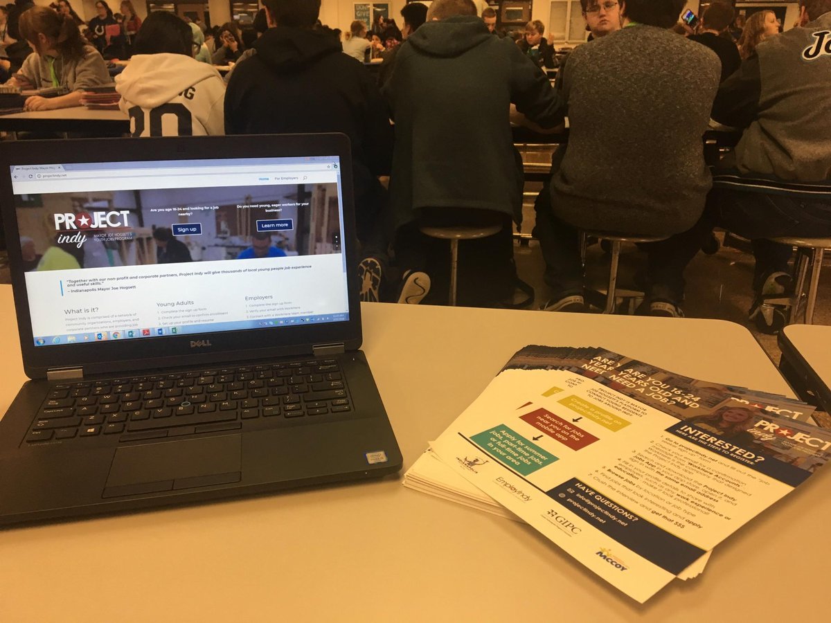 IndyMNAs's tweet photo. Helping students learn about scholarship information and summer job opportunities #MNAMJ #DirectorCam @IndyAchieves @EmployIndy #PerryMeridianHS https://t.co/IazaSqkiky