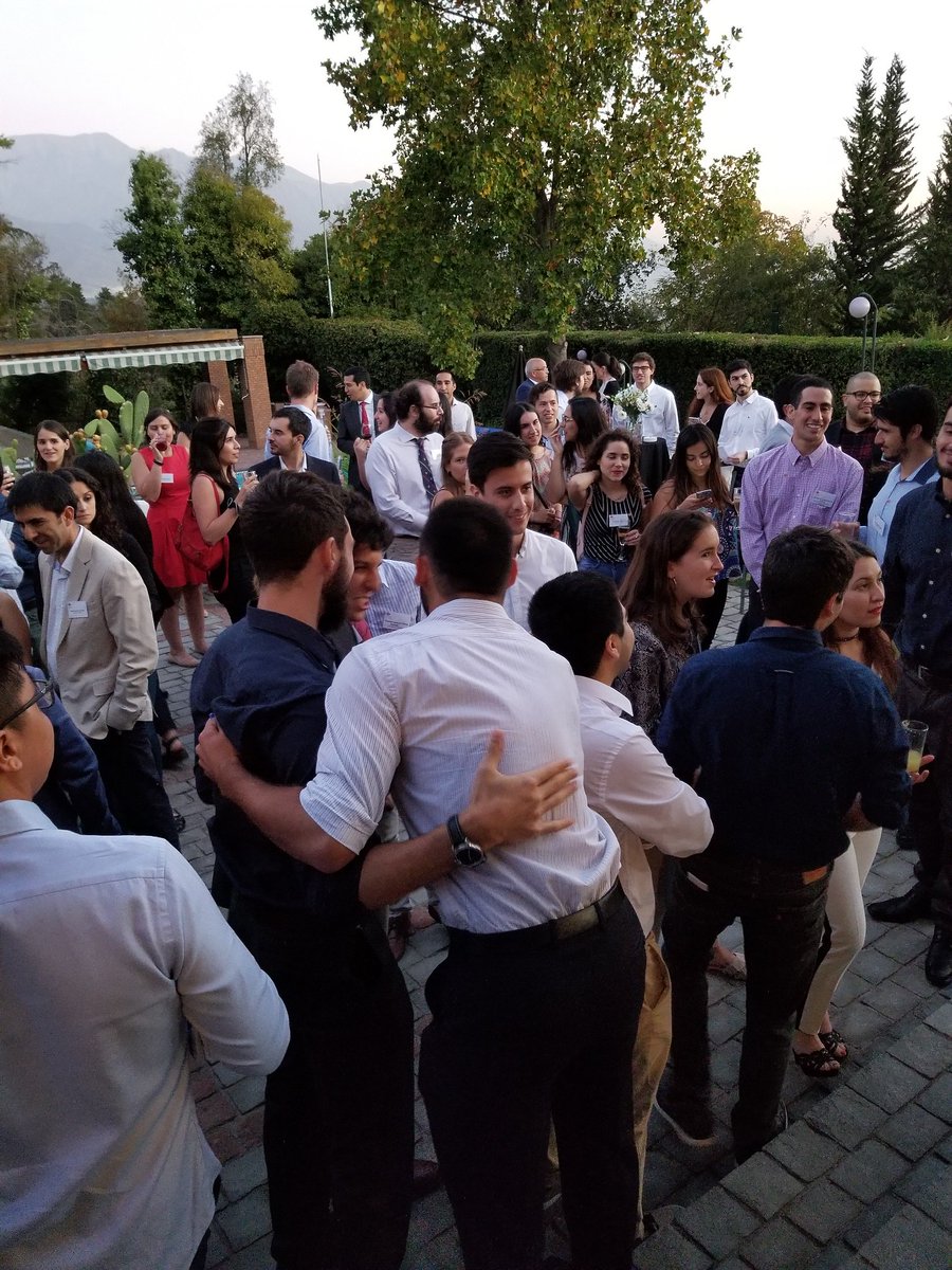 AmbCanChili's tweet photo. Ravis de célébrer notre réseau de #CanadianAlumni! Plus de 80 jeunes chiliens qui ont étudié au Canada ont assisté à notre événement annuel des anciens élèves et ont partagé leurs expériences académiques et personnelles extraordinaires. #EduCanada, un monde de possibilités! https://t.co/gKB0CGluHF