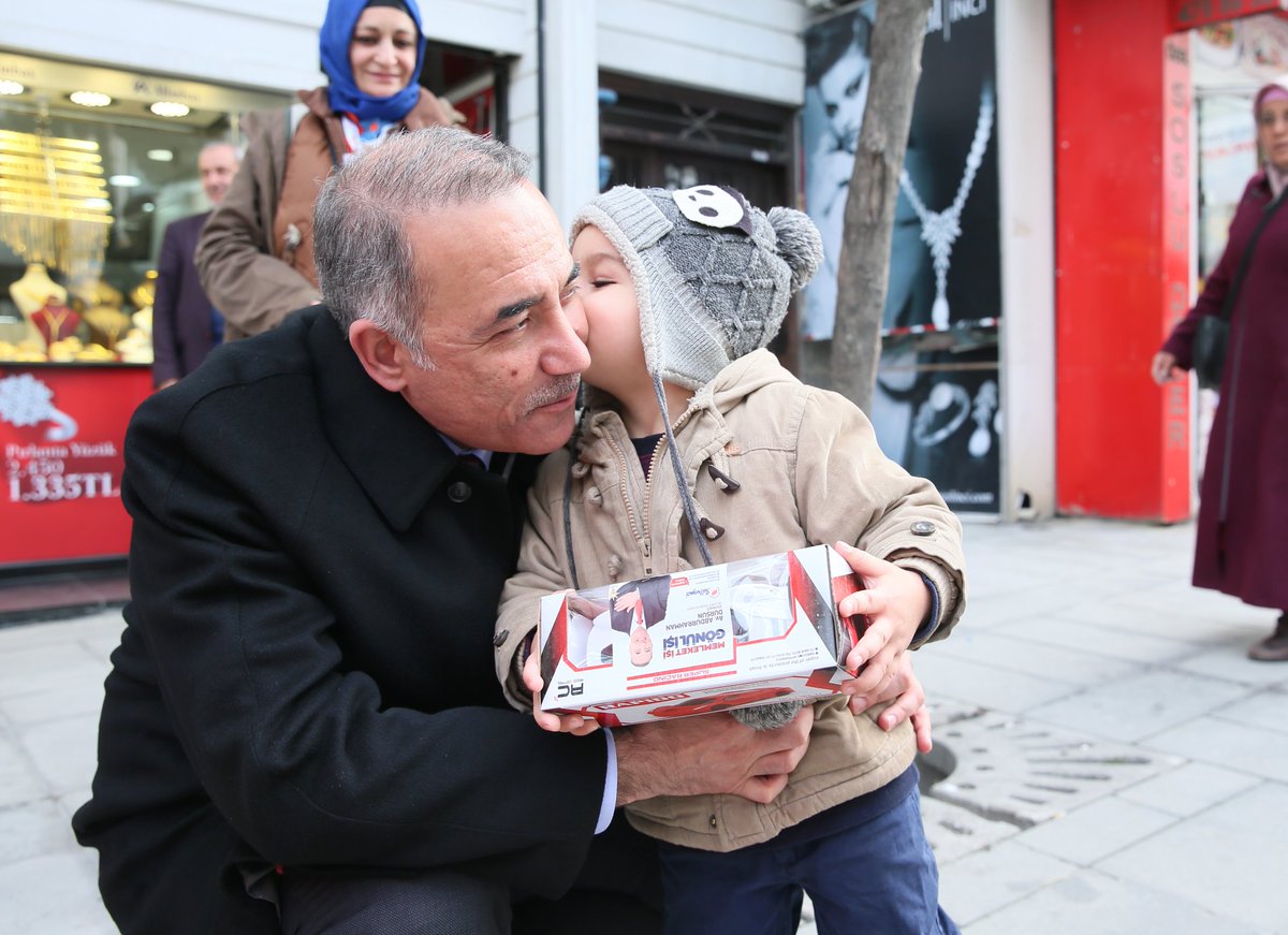 avadursun's tweet photo. Cebeci Mahallesi 1. Cebeci Caddemizdeki esnaflarımıza selam verdik, bol bereketli kazançlar diledik.
1. Cebeci Caddesi düzenleme projesi ve Cebeci'ye yönelik projelerimizi paylaştık.

#SultangaziBenimSevdam https://t.co/qag5QBCBW5