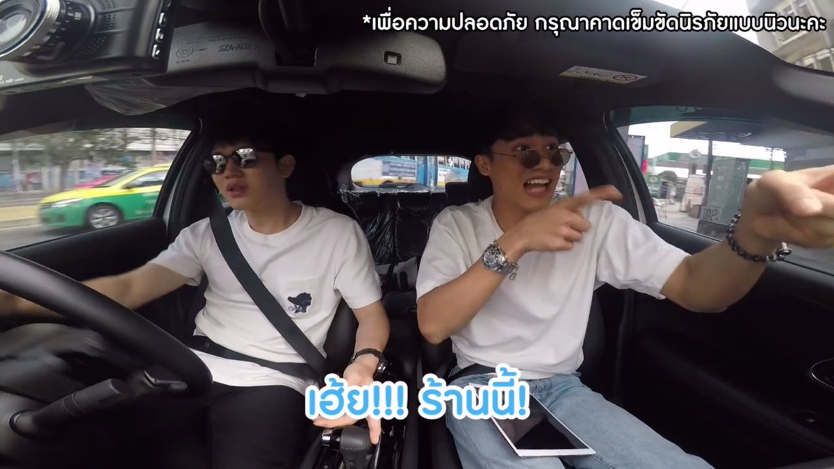 ชอบมากเวลา #เตนิว อยู่ด้วยกัน ครั้งนี้ดูแล้วแบบ เฮ้ย จะหาว่าขี้ชิพ ก็ได้แต่มันมีแต่รอยยิ้มที่เกินเบอร์ มีความสุขที่ล้นทะลัก แล้วแบบพอดูรอบ2 เอ๊ะทำไมเวลาคุยกะยัยน้องในรถใช้เสียงซอฟๆ เสียงสามเสียงสี่ พอแนะนำหน้าร้านเป็นเสียงพ่อจริงๆ พูดปกติ #กินกันกับเตนิว https://t.co/Xy1tf7gOUm
