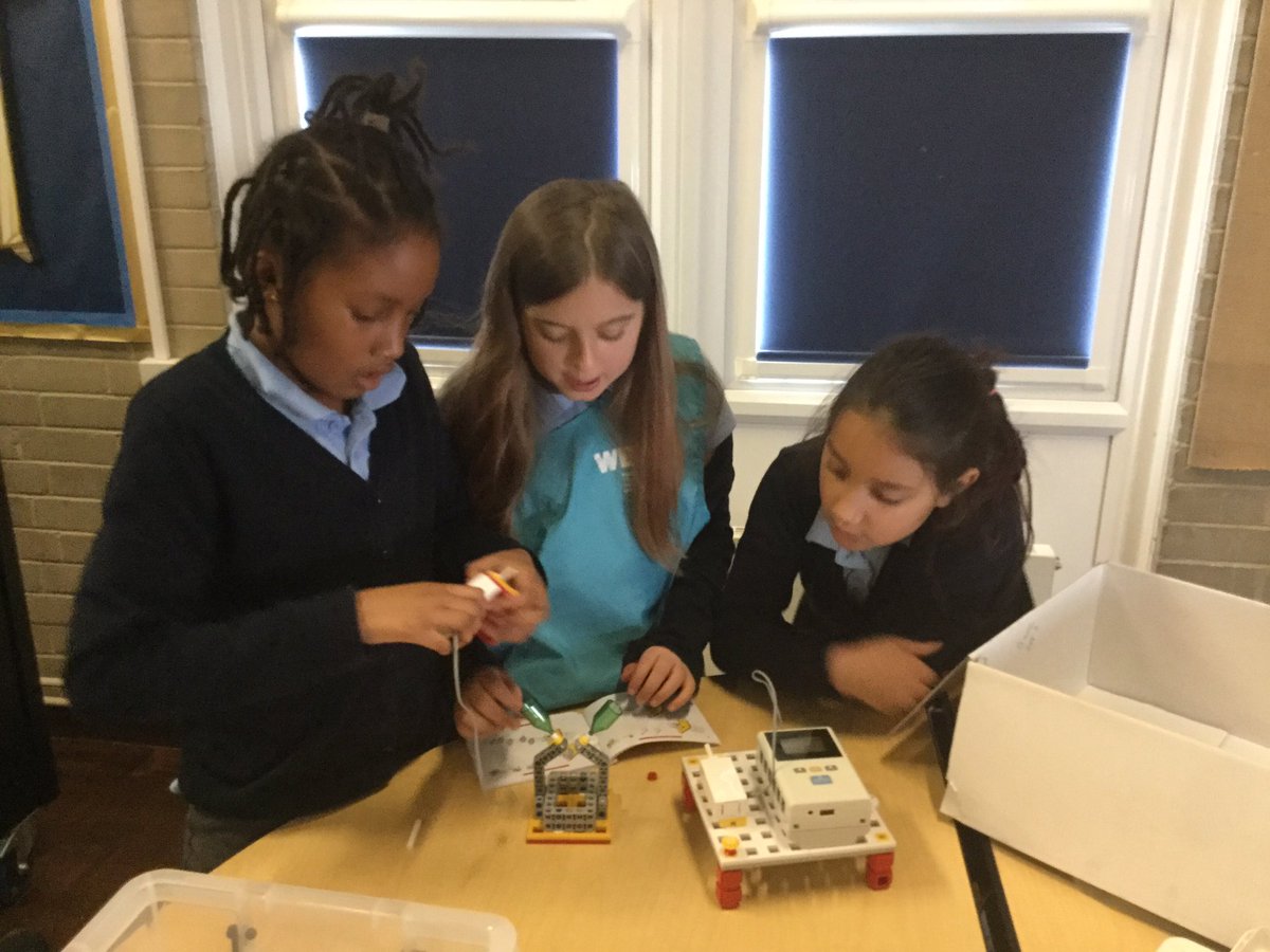 stc_6rc_del's tweet photo. So many good things happened this week - a Robotics Workshop with @discovery_STEM_  and @WER_UK, catching up with our engineer, technical drawing and RND! #ComicRelief #RND2019 #STCstem #BSW2019 https://t.co/EeOMOe4LXu