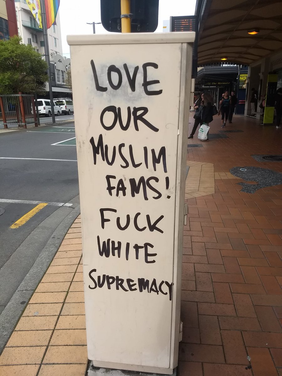 UsedUniverse's tweet photo. Not my photo. Found on FB.
#fuckfascism #fucktrump #fuckwhitepatriarchy
#proantifa https://t.co/10NjZRCvMd
