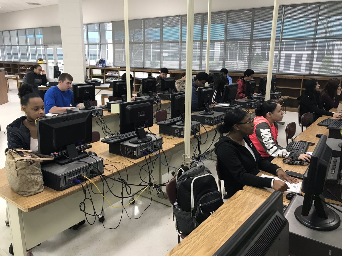 LaShawnHawley's tweet image. Day two of Workkeys Test Training with students at @VanceCountyHS! It’s important that students are career ready and we stressed the importance of boosting their chances for employment. #Workkeys #CTEforNC #goCTEvcs #VanceCoProud #BetterTogether