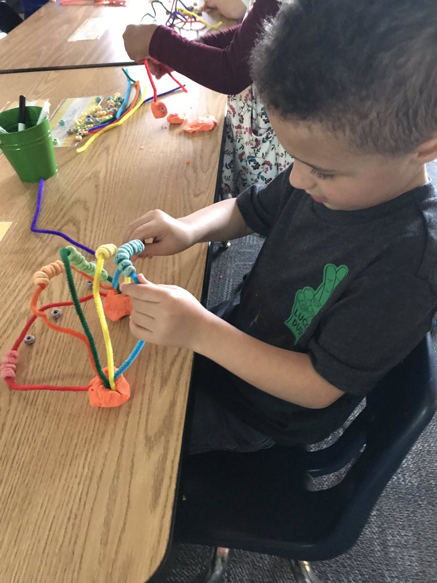 semcvey05's tweet image. Making rainbows all day long! 🌈🍀😊❤️ #stemprek #StPatricksDay2019 #prekfun