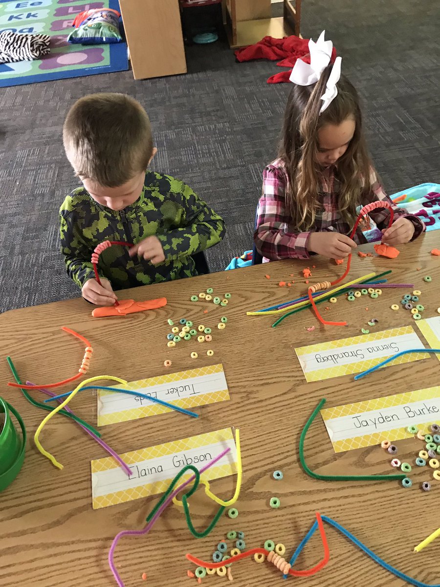 semcvey05's tweet image. Making rainbows all day long! 🌈🍀😊❤️ #stemprek #StPatricksDay2019 #prekfun