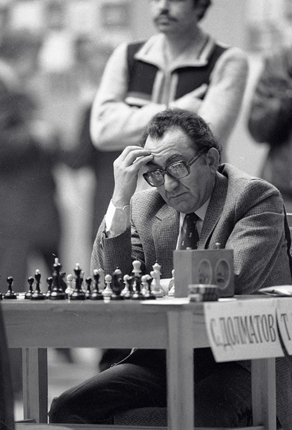 Tigran Petrosian's games v. Gurgenidze & Bannik (Spartak Team-ch, Moscow  1961).