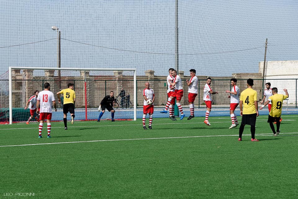 BorgorossoMolf's tweet photo. Il Borgorosso #Molfetta continua a macinare punti fra le mura amiche del Paolo Poli: netta vittoria ieri contro il Soccer #Modugno grazie a tre reti segnate nella ripresa. Finisce 3-0 per i biancorossi. Avanti così! ⚪🔴✌

#BorgorossoModugno
#ForzaBorgorosso
@LegaDilettanti https://t.co/vvkcjYMEqg