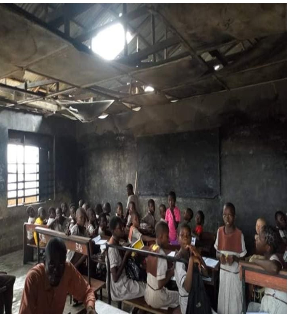 olushola_shola's tweet photo. This is the school the little girl was sent back from. A school of this hideous quality in Sapele, a major city in Delta state, a state probably the richest in Oil in Nigeria and singularly richer than any other oil producing Africa country. https://t.co/E0JXJAsyKt