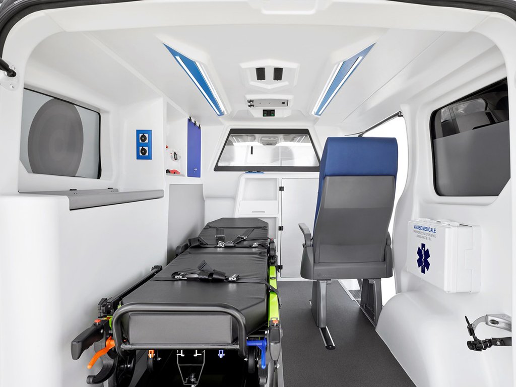 CornwallNissan's tweet photo. #Nissan lanza una nueva gama de vehículos para ambulancias #NV300 #NV400 #Nissan_ESP #Nissan_mx #NissanMotor https://t.co/fNfixb6jPi https://t.co/ejN2vJdEn1