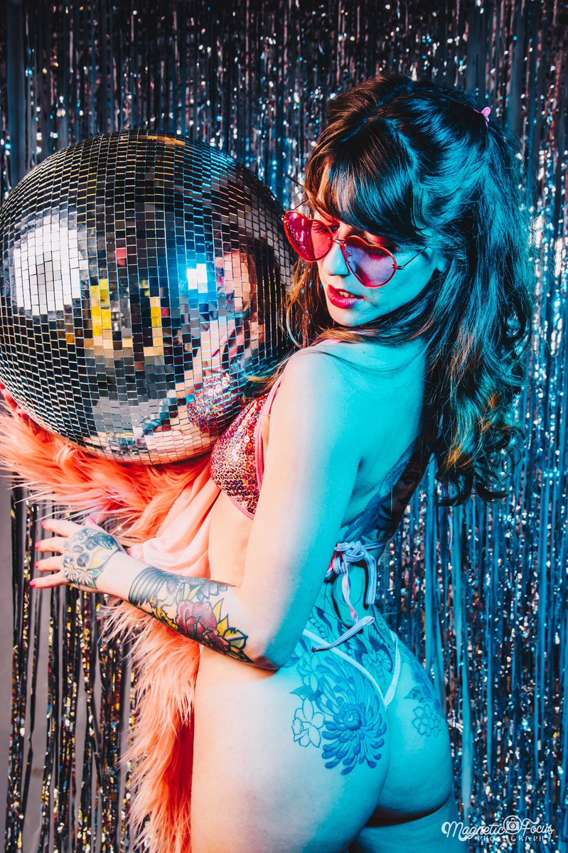 Drop dead at the disco 🕺🏻
Follow me on #IG <a href="/brittvonbossy/">BrittVonBossy</a> 
Magnetic Focus Photography #discoqueen #satnightfever #bootyluv