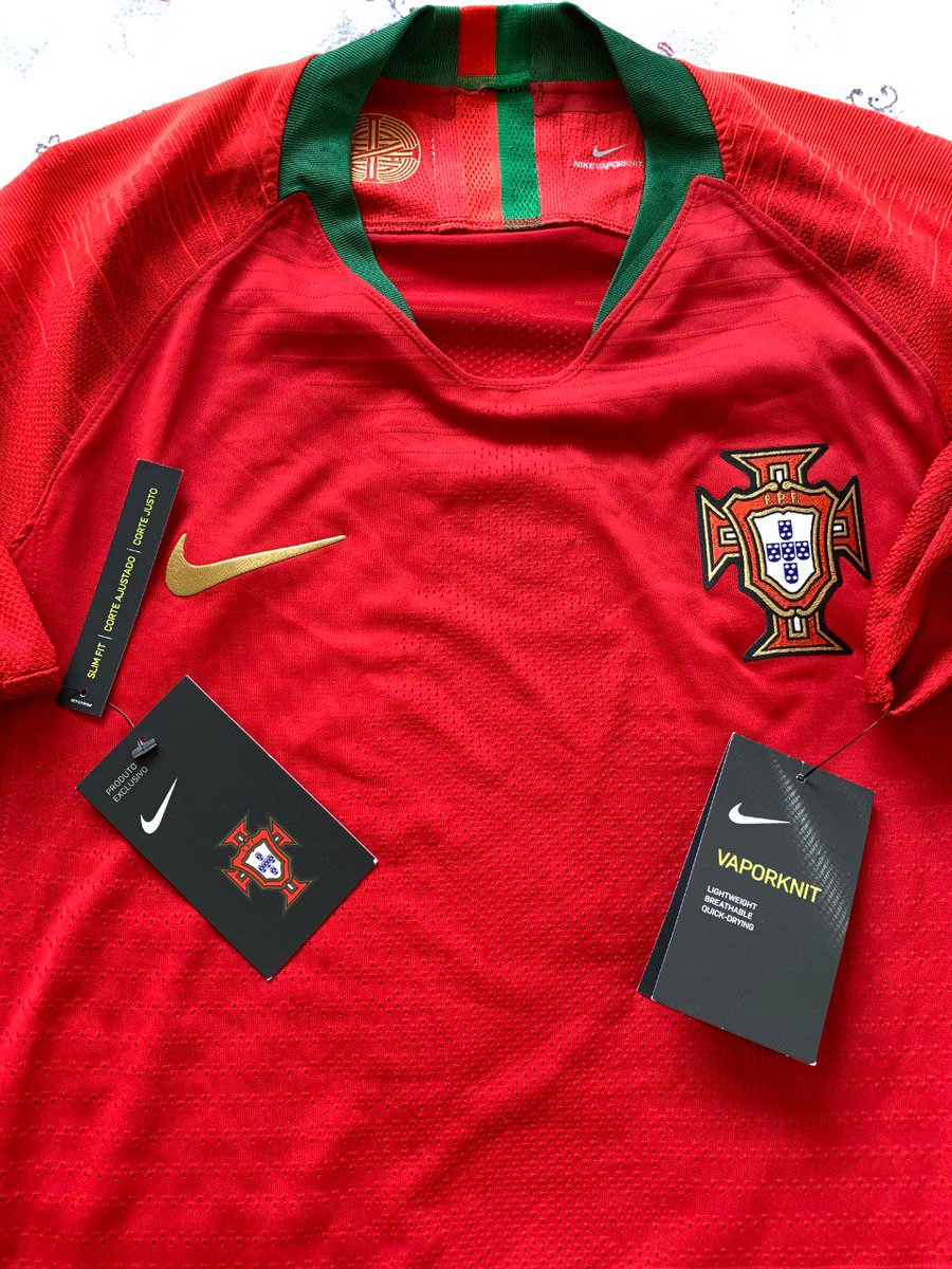 👕🇵🇹 ¡¡¡SORTEO!!! 🇵🇹👕

Cristiano regresa con Portugal y esta camiseta puede ser tuya. 💪🏻 Solamente:

1) Sigue a <a href="/cracks_oficial/">CRACKS</a>.

2) Da RT a este tweet.

3) Dinos por qué la quieres y etiqueta a dos amigos.

¡Mucha suerte, cracks! ⭐👀