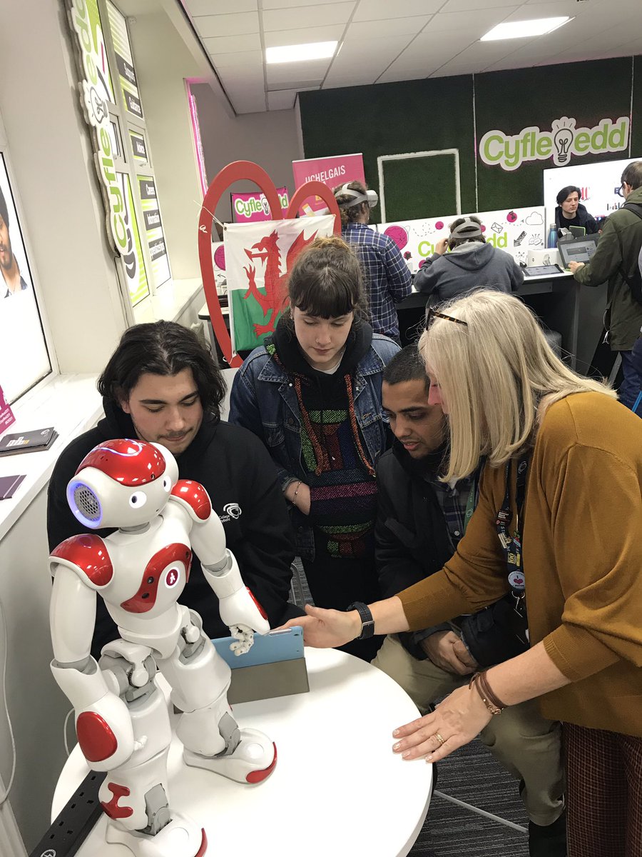 BridgendCollege's tweet photo. Hard to believe it has been a whole week since our #NextStepsWeek
We’ve had lots of fantastic feedback from our learners & tutors on the wide range of activities and have made some amazing contacts with employers locally and nationally
#Progression #ThrowBack #FocusYourFuture https://t.co/jtS9uJe3eu