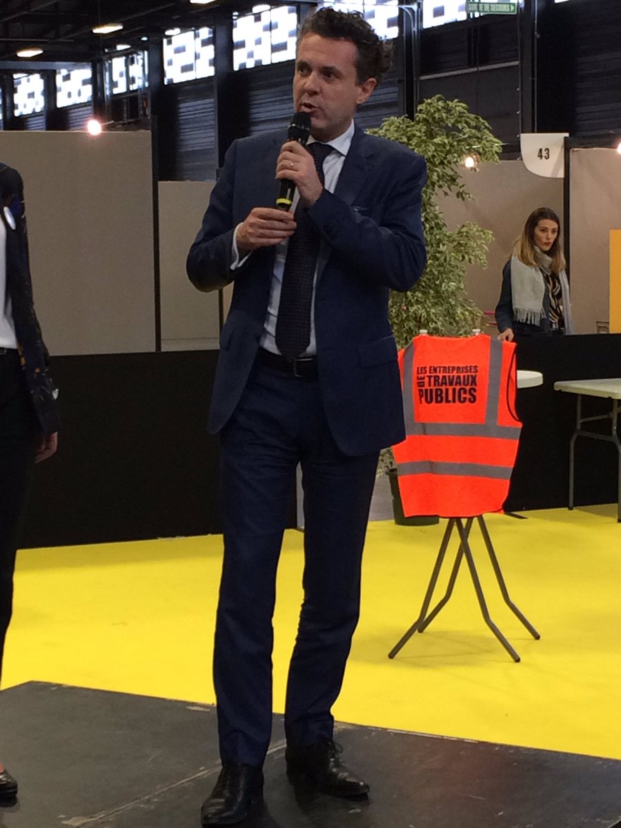 PaysdelaloireTP's tweet photo. La FRTP &amp; #TP49 sont heureux d'avoir participé au Forum emploi à @Angers #FPE2019 ! #VersUnMetier qui recrute grâce aux #GrandsProjets angevins avec @ChristopheBechu @laurentgerault  . Merci à @Angers_ALDEV @poleemploi_PDL https://t.co/sNM5q9tia4