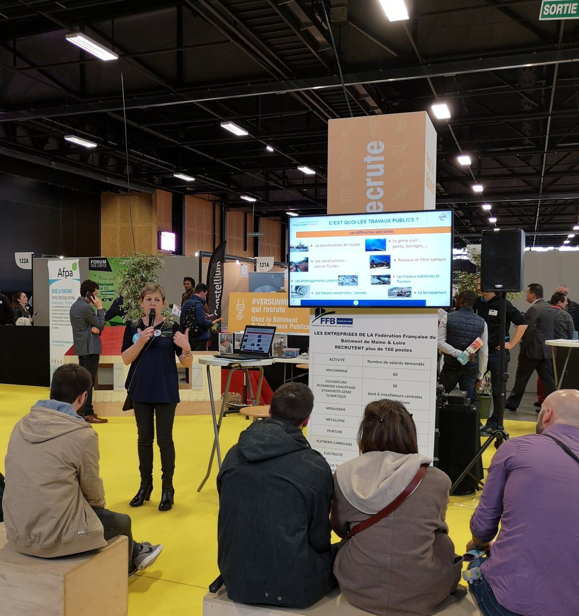 PaysdelaloireTP's tweet photo. La FRTP &amp; #TP49 sont heureux d'avoir participé au Forum emploi à @Angers #FPE2019 ! #VersUnMetier qui recrute grâce aux #GrandsProjets angevins avec @ChristopheBechu @laurentgerault  . Merci à @Angers_ALDEV @poleemploi_PDL https://t.co/sNM5q9tia4