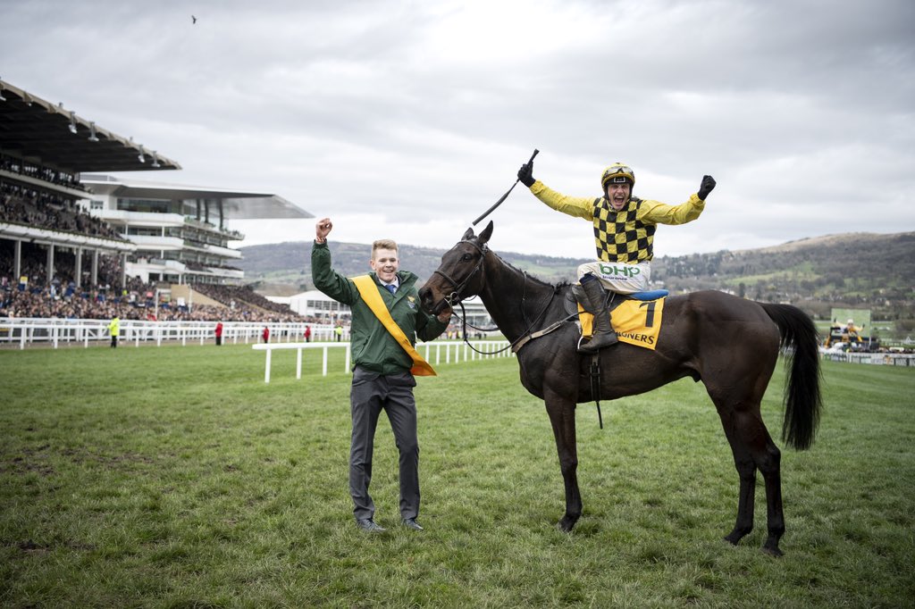 NavanRacecourse's tweet image. AL BOUM PHOTO wins the Gold Cup 🏆 

He started off his chasing career at Navan in November 2017 when winning the @IrishEBF_ Beginners Chase by 7 lengths. 

Massive congratulations to @PTownend &amp;amp; @WillieMullinsNH on landing their first Gold Cup win. 

#NavanForm #GreenCorner ☘️🇮🇪