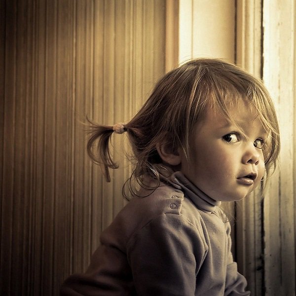 " العيون لم تُخلق للنظر فقط ..
هناك عيون تتحدث .. وعيون تبكي .. وعيون عاشقة .. وأخرى تائهة بلا هدف ! " (م) ..

#جماليات