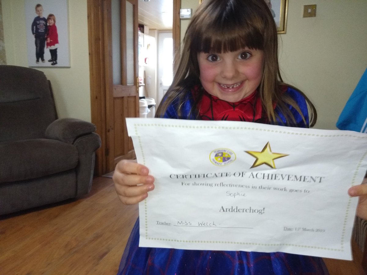 GeogDeptHHS's tweet photo. One delighted daughter 👏👏 #postivepraise @penrhiwceibr https://t.co/qCUl76SwQE