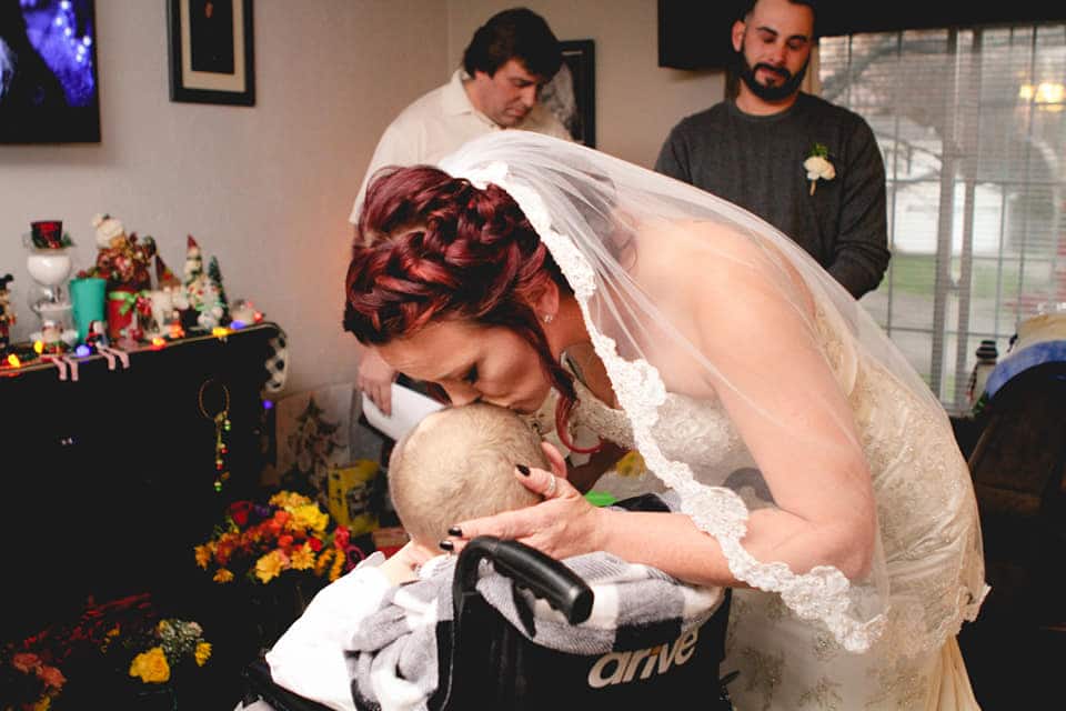 G_Nazionale's tweet photo. #Accompagna la mamma all’altare 3 giorni prima di morire: l’ultimo desiderio del piccolo...  https://t.co/NcFvY0563P https://t.co/QI8R4oFzBK