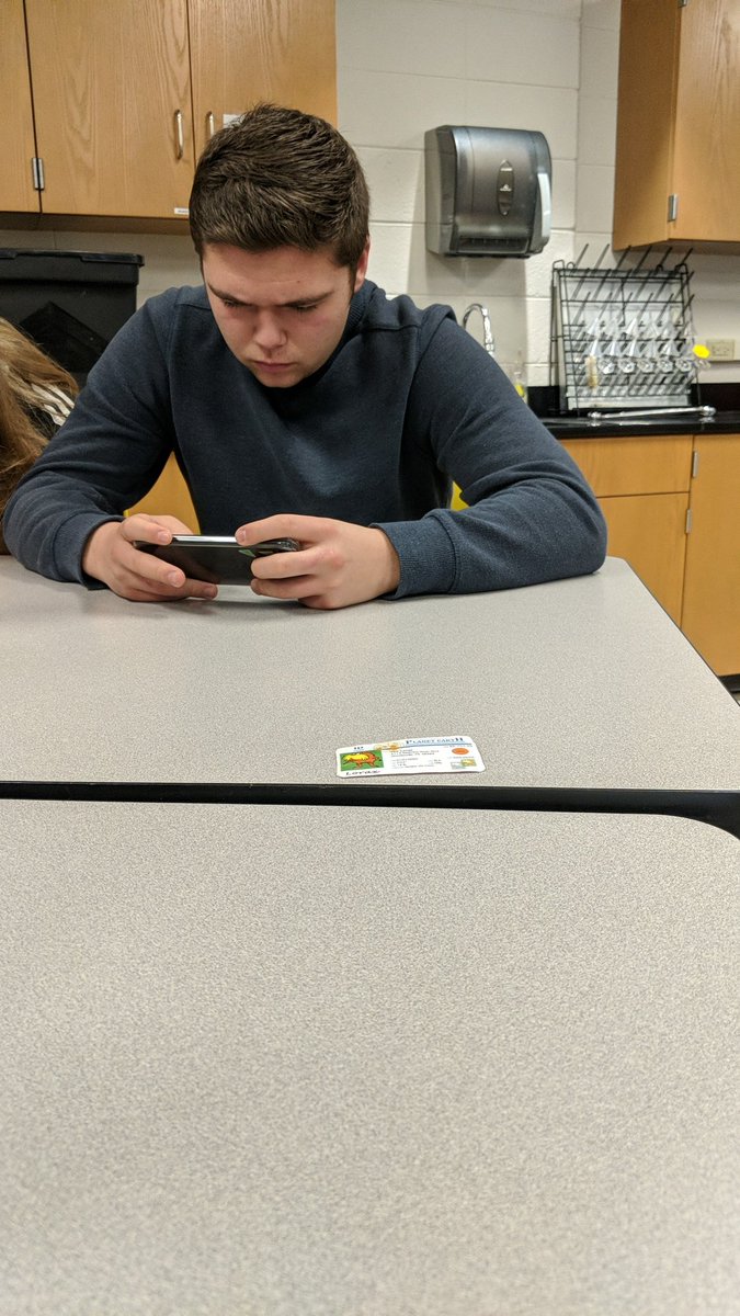TK506489APES's tweet photo. As David uses his phone it uses energy from the battery. The average American spends over $20 a year on electricity chargeing their devices and never even thinks about it. @franklinlorax #apesenergy https://t.co/Zh8qcwiNz1