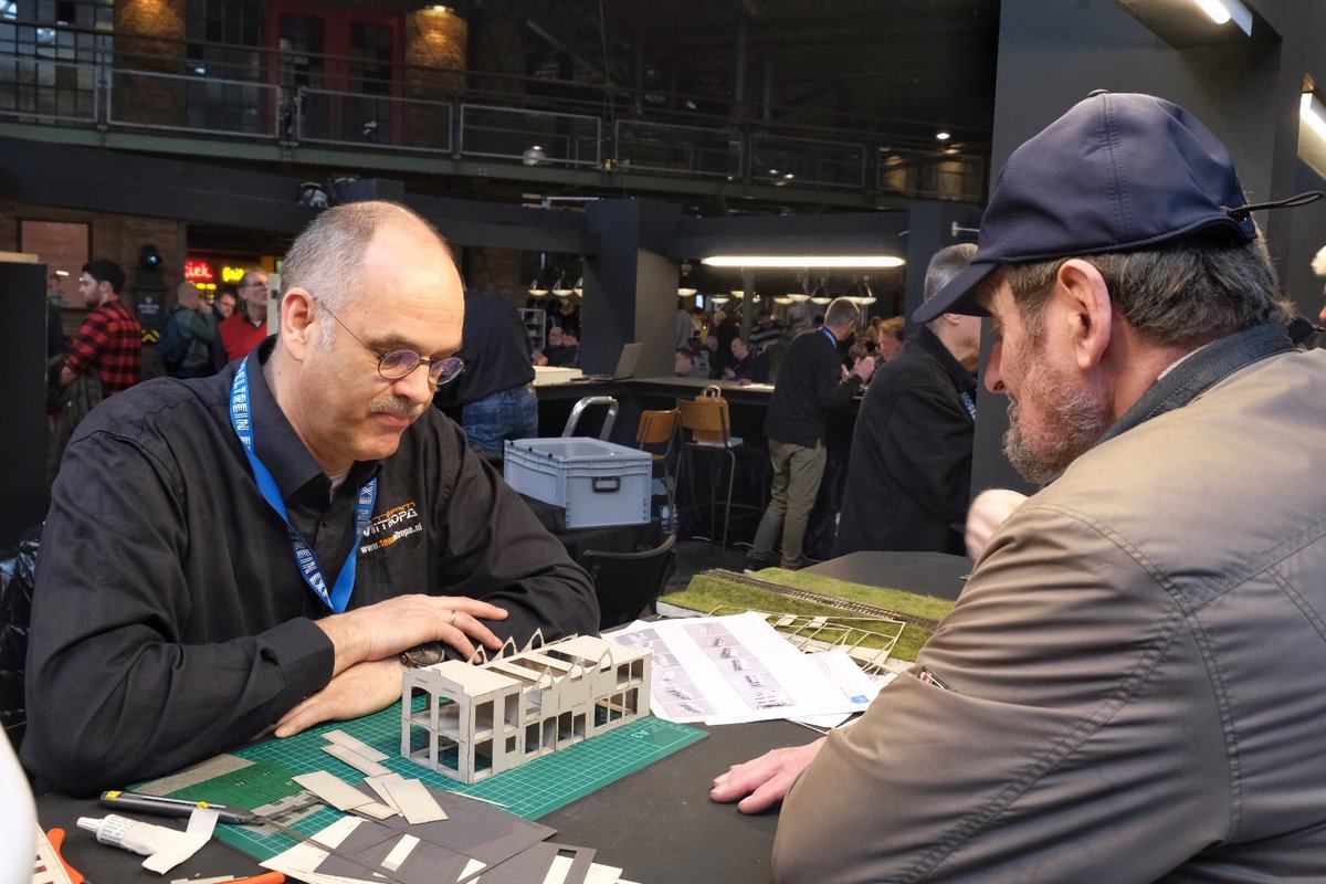 Spoorwegmuseum's tweet photo. Wat een fantastische eerste dag van Modeltrein Expo On traXS! Bewonder dit weekend de mooiste Europese modelbanen. Een must voor liefhebbers en natuurlijk is er voor kinderen ook veel te doen. #spoorwegmuseum #ontraxs #modeltrein #modelbaan https://t.co/bJFHgU8U00