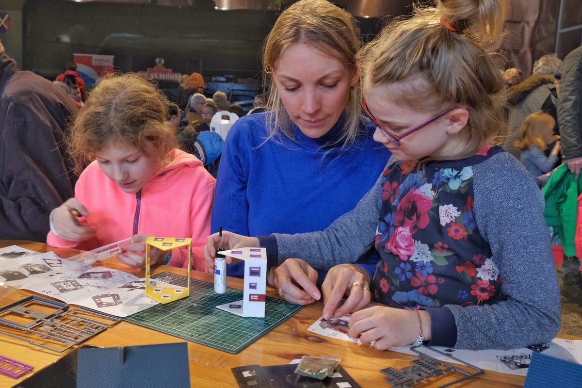 Spoorwegmuseum's tweet photo. Wat een fantastische eerste dag van Modeltrein Expo On traXS! Bewonder dit weekend de mooiste Europese modelbanen. Een must voor liefhebbers en natuurlijk is er voor kinderen ook veel te doen. #spoorwegmuseum #ontraxs #modeltrein #modelbaan https://t.co/bJFHgU8U00