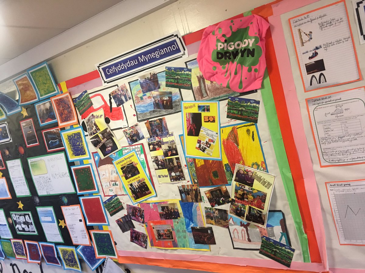 YsgolGCG's tweet photo. Lluniau hyfryd o’r ysgol ar gyfer darpariaeth medrau Llafar a ThGCh.
Great pictures of the school promoting Oracy and ICT provision 🖥 @LlywodraethCym @ERW___ @NPTCouncil @YsgolYstalyfera #erthygl28 https://t.co/VWUIHXwQ60