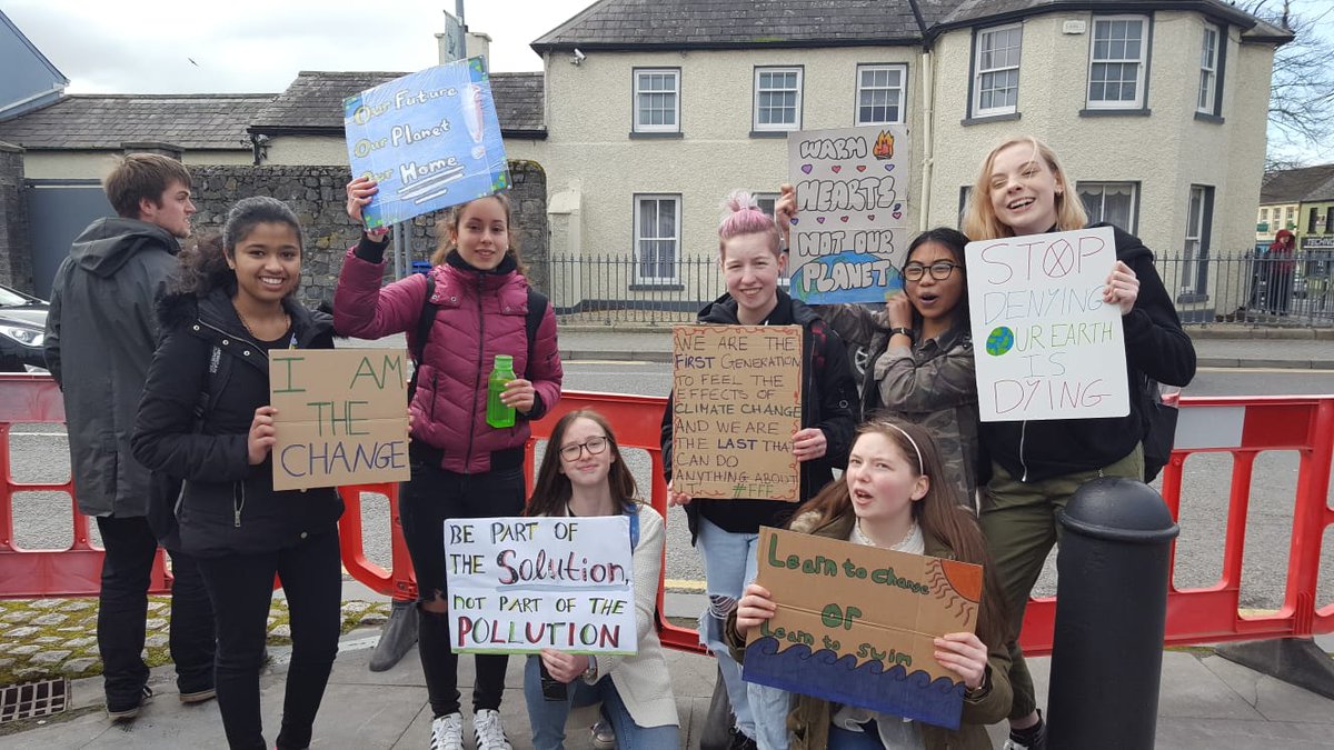 MUEnviroSoc's tweet photo. Amazing turn out to support local students for #FridaysForFuture From Crèche to University, all levels were represented. Thanks to all for such an inspirational day. Leo are you listening? Waving to @gold_lgold Tx to @ZWMaynooth @GreenCampus_MU @maynoothsu  @MaynoothTT @trocaire https://t.co/NW6PL3XCLe