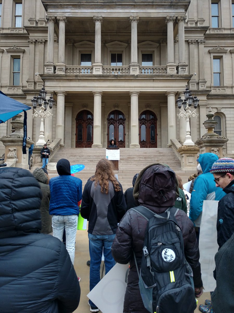 jedovarg's tweet photo. Supporting this great idea from far away of my country because my land is this world @ClimateStrikeMI #PhDchat #phdlife #Science #PhD #VargPhD https://t.co/bJzECdY3gj