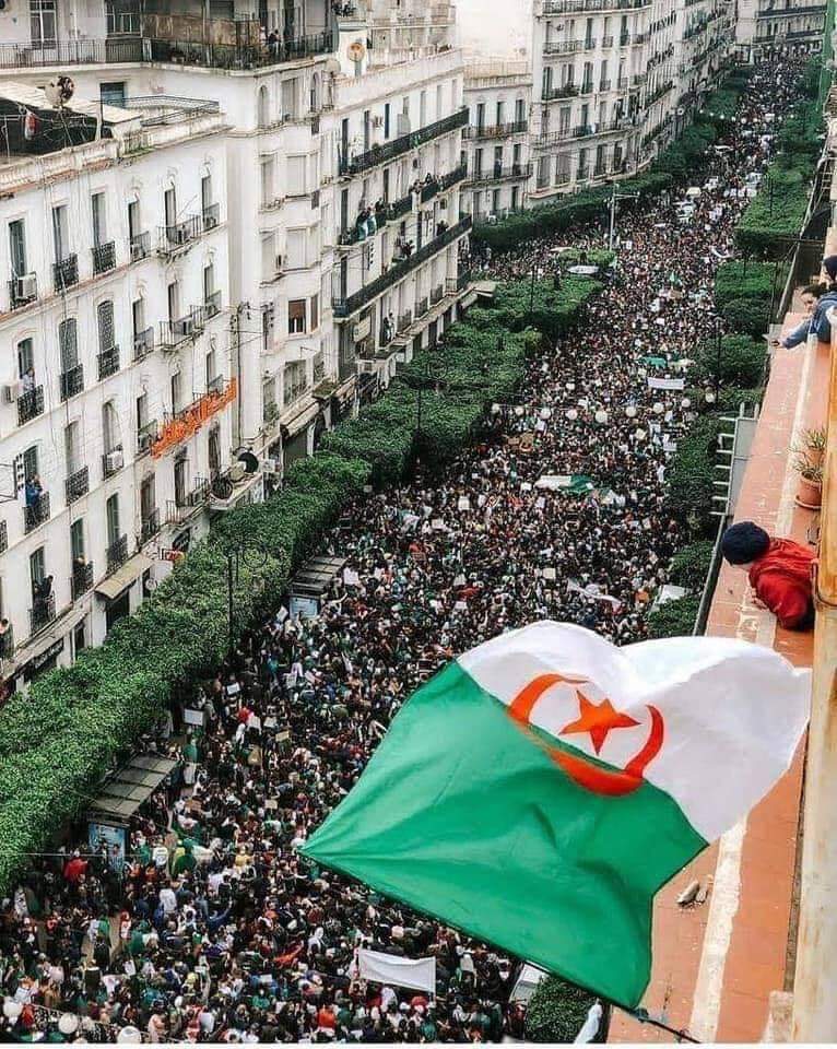 HBedairia's tweet photo. #Algerie_manifestation
Aujourd'hui j'ai envie de dire que toute l'Algérie est Sortie pour Crier             《Non》
Pacifiques et Exemplaires
Respect et Merci 🙏🙏🙏 https://t.co/CxOPMDZ0df